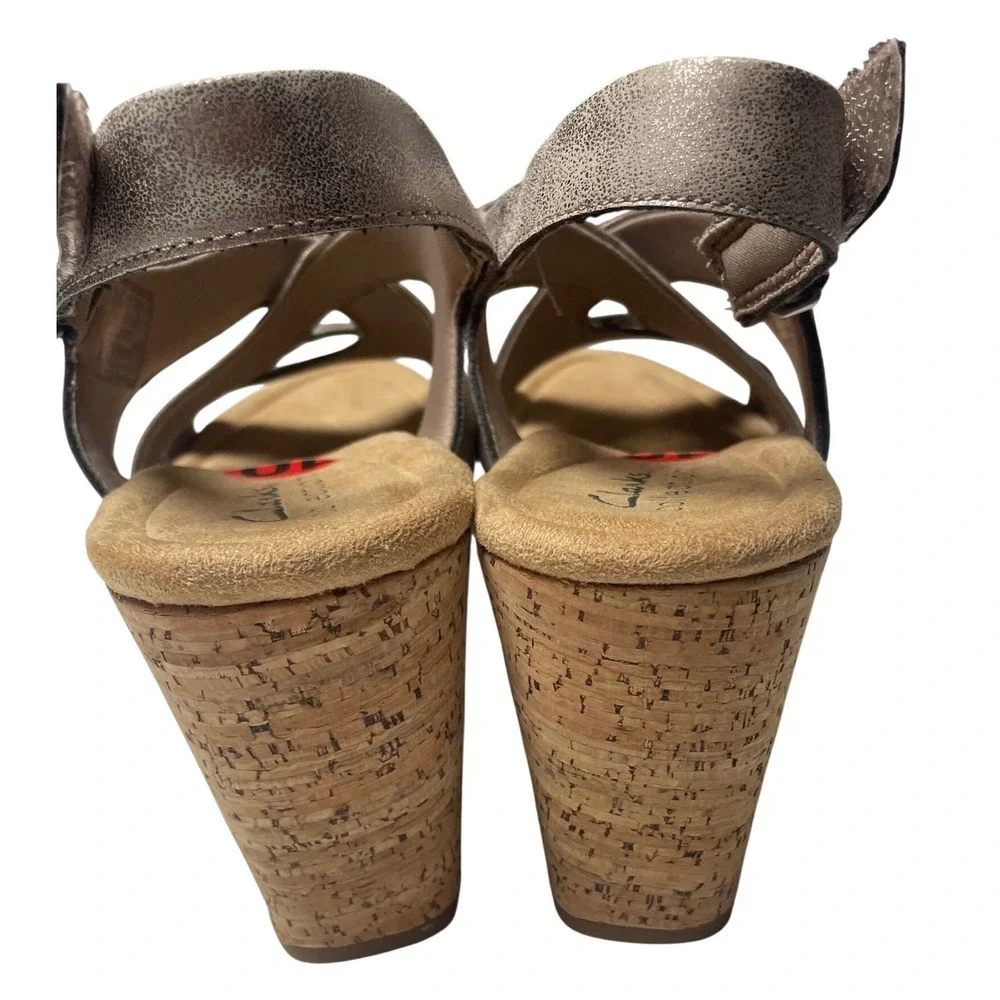 Clark's Collection Rose Style Taupe Metallic Wedge Sandals Women's 10